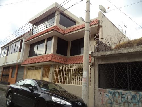 VENDO BONITA CASA EN OTAVALO-IMBABURA-ECUADOR