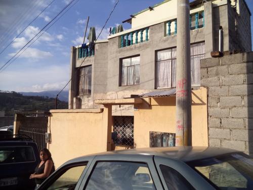 VENDO CASA CON HERMOSA VISTA A LA CIUDAD DE OTAVALO