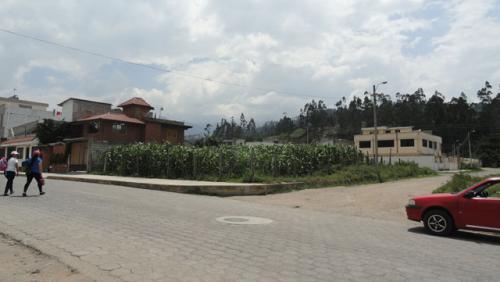 Vendo lote esquinero en Otavalo
