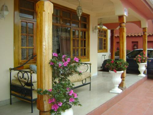 RENTO BONITA CASA AMOBLADA EN CUENCA-ECUADOR