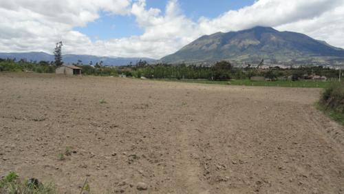 Vendo terreno de 9.518 m2 en Atuntaqui