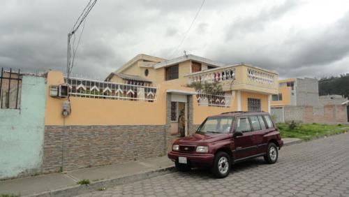 VENDO CASA DE CEMENTO ARMADO EN OTAVALO