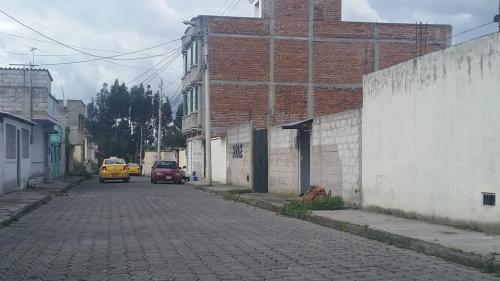 VENDO TERRENO DE 250M2 EN OTAVALO DENTRO DE LA CIUDAD