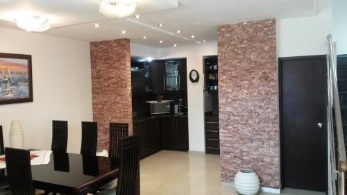 PLANTA BAJA 3 Dormitorios, 159 m² de construcción. - Puerto Azul. - Condominio terminado. 