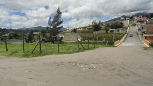 Vendo terreno de 500 m2 en Otavalo