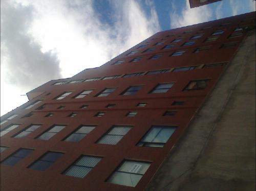 arriendo suite sin amoblar en edificio moderno sector floresta $ 450