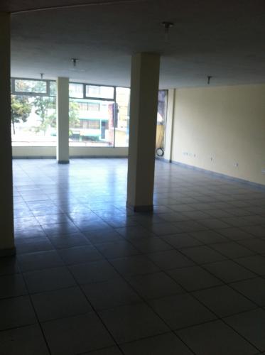 Arriendo Oficina o Local en Quito, Av. Eloy Alfaro