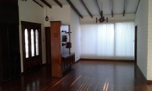 RENTO CASA EN CUMBAYA