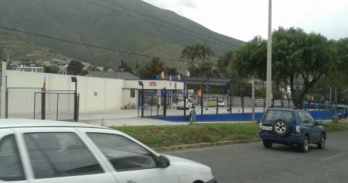 RE RENTA LINDO LOCAL ESQUINERO CON PARQUEADERO 40 AUTOS. PPOMASQUI