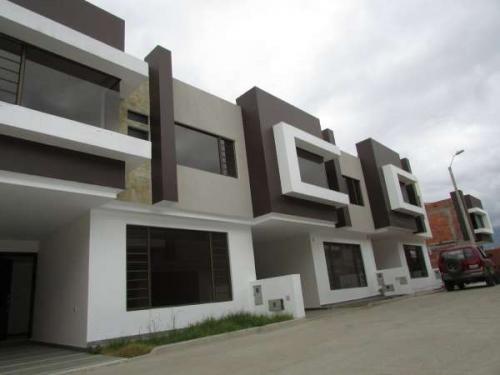 LINDA CASA EN RICAURTE CONDOMINIO 