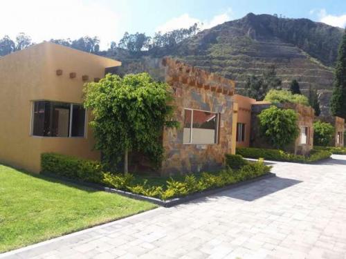 VILLAS NO ADOSADAS EN CAPULISPAMBA 