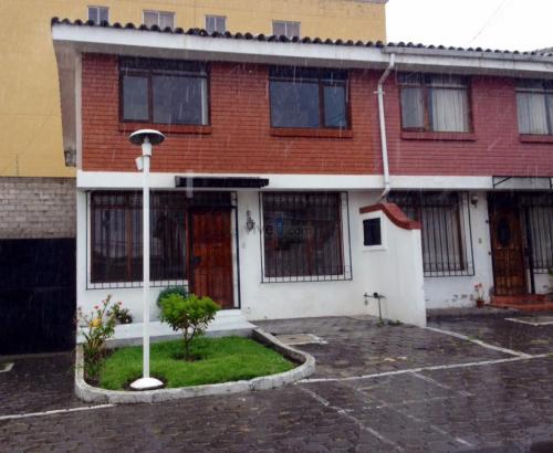 Casa de 2 plantas en venta en la Baker