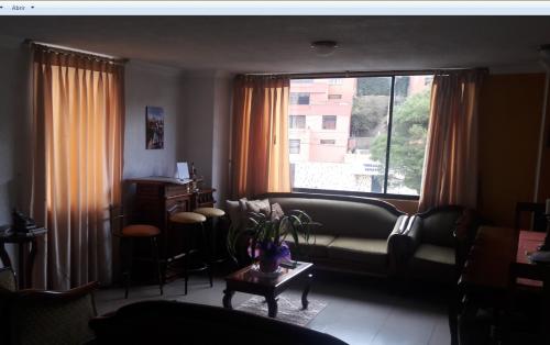 VENDO DEPARTAMENTO AL NORTE DE QUITO 130M2 EN LA CALLE PRINCIPAL