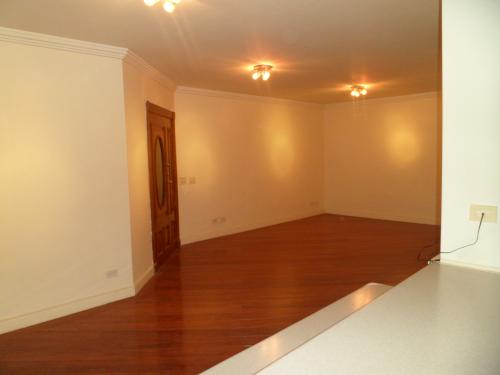 ELEGANTE DEPARTAMENTO 2 DORMITORIOS. 21/2 BAÑOS. 2 PARQUEOS. PASOS DE LA CAROLINA. REP SALVADOR