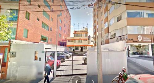 EDIFICIO SUBDIVIDIDO PARA OFICINAS 