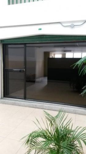 Al pie de la Av. Francisco de Orellana vendo o alquilo oficina comercial