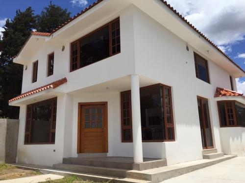 Por estrenar, independiente, 4 dormitorios Urbanización Privada $ 240.000