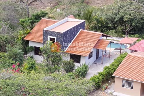 QUINTA DE VENTA EN YUNGUILLA CON PISCINA