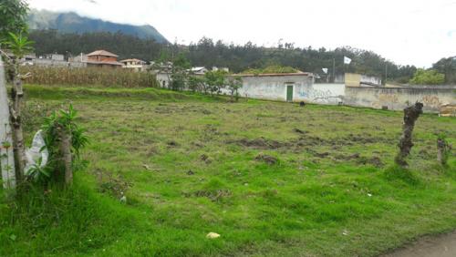 Vendo terreno esquinero en Peguche