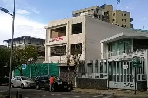 VENDO EDIFICIO (SECTOR AV. COLÓN Y 6 DE DICIEMBRE).