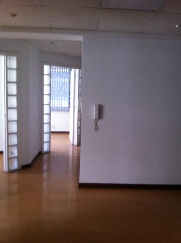 Vendo  oficina en Quito. Av. República del Salvador, 80m2 