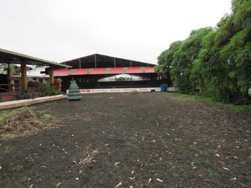 Propiedad  en venta en el sector de Los Túneles, infraestructura metálica de 1620 m2, Santa Cruz, Galápagos