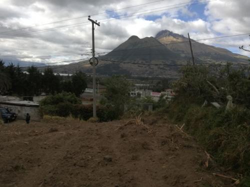 SE VENDE UN TERRENO DE 1.200 M2 EN OTAVALO SECTOR CALUQUI