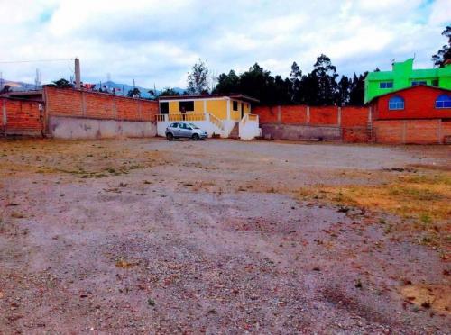 terreno en arriendo con casa incluida en Pifo Palugo
