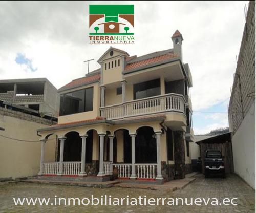 VENDO CASA EN OTAVALO AL FILO DE LA PANAMERICANA 