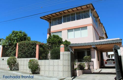 Casa amplia Pusuquí, sector JF Kennedy, consta de 4 departamentos $412.000 Inf: 2353232, 0997592747, 0992758548