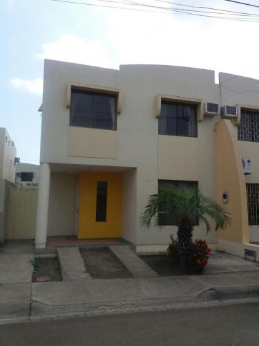 Alquilo varias Casas en Ciudadela  en Manta.