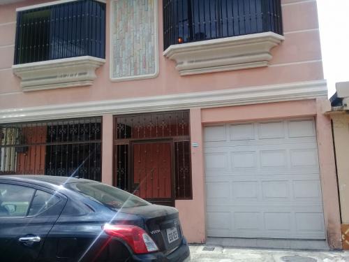 Casa Amplia en Alborada 2 - Cerca de Todo!!!