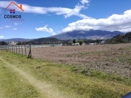 SE VENDE EN OTAVALO TERRENO DE 2.374 M2 APTO PARA INVERSIONISTAS