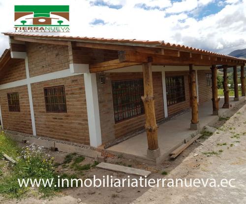 EN VENTA CASA CON 2 HECTÁREAS DE TERRENO EN CAYAMBE