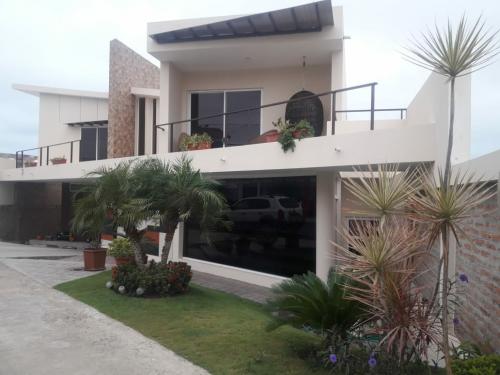 Alquilo Espectacular Casa en Manta.