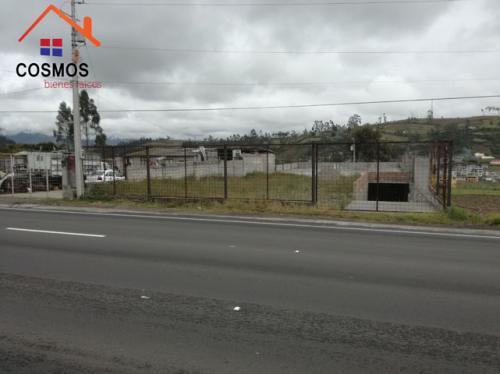 Venta de terreno en Otavalo al filo de la panamericana sector Carabuela