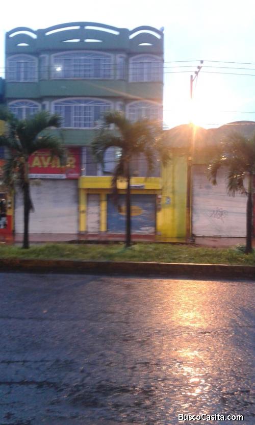 Edificio Comercial de 3Pisos + Mezanine + Locales comerciales+ departamentos