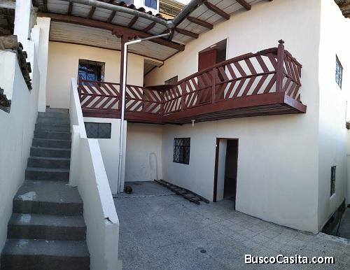  venta de casa cerca al centro de Loja, comoda y economica