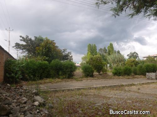 Terreno Plano 2322 m² con Cerramiento Sector Las Fuentes