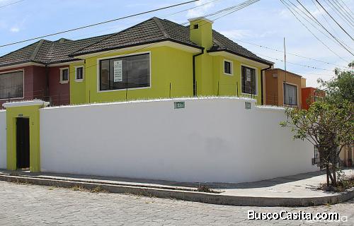 Casa Mitad del Mundo, sector Kartodromo, independiente y esquinera $105.000 2353232,0997592747      