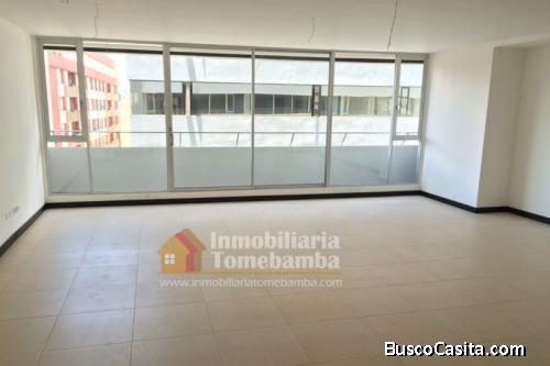 OFICINA EN VENTA EN EXCLUSIVO CENTRO DE NEGOCIOS EN SECTOR LA CAROLINA EN QUITO