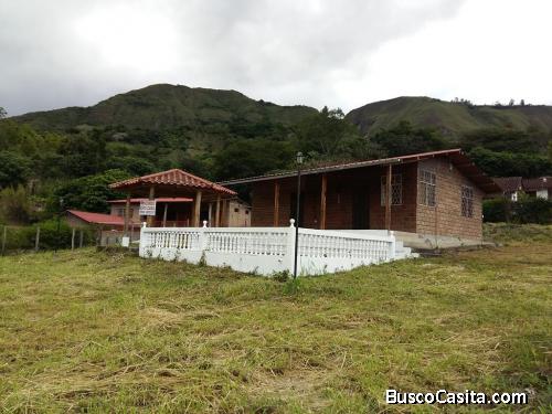 VENDO HERMOSO Y AMPLIO TERRENO EN MALACATOS VIA LANDANGUI TAXICHE