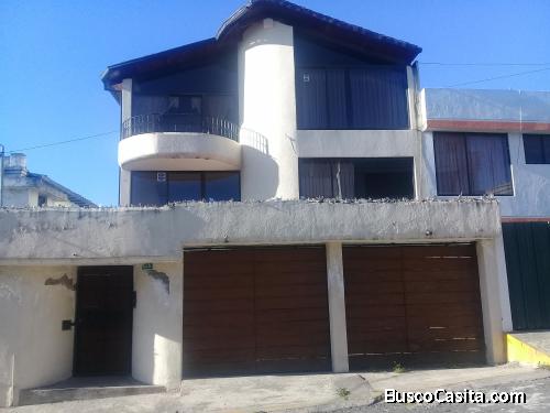 VENDO CASA GRANDE A DOS CUADRAS DE UNIVERSIDAD INDOAMERICA