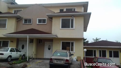 SE VENDE HERMOSA CASA DE 120 M2 POR ESTRENAR EN CONOCOTO.- 88.000$