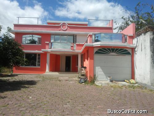 Anticresis casa amplia con todos los servicios básicos 