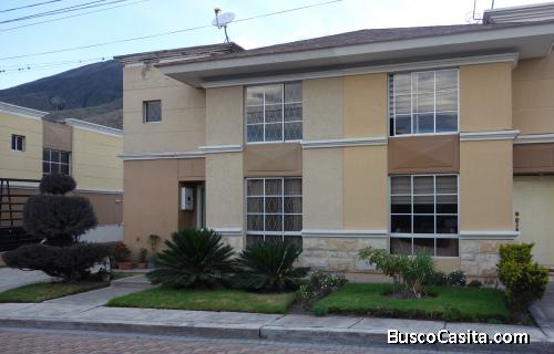Alquilo casa conjunto Laguna Azul