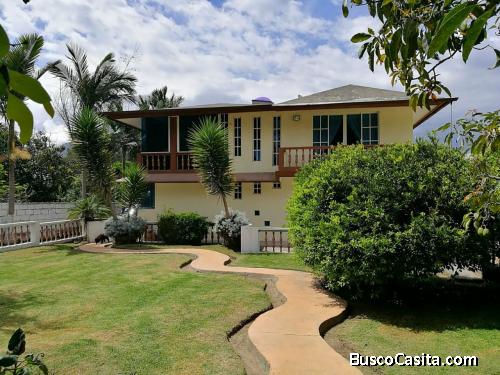 Vendo Casa Conjunto ResidencialLa Pampa, Pomasqui - Quito