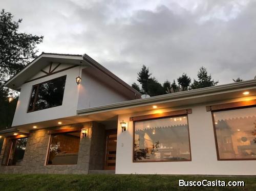 EN VENTA, CASA NUEVA CON ACABADOS DE LUJO SECTOR GASOLINERA RANCHO ALEGRE - TARQUI