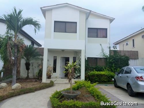 via costa, LOS ANGELES ,CON GARITA 360M2 SOLAR Y 180M2 CONSTR $125.000