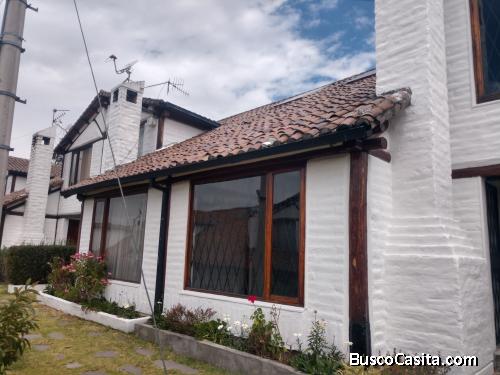 Se Venda Casa dos Pisos dentro del Conjunto Terracota C, Sector Sangolqui